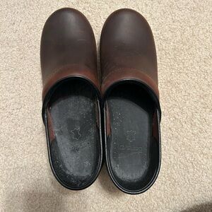 Women’s Brown Clogs